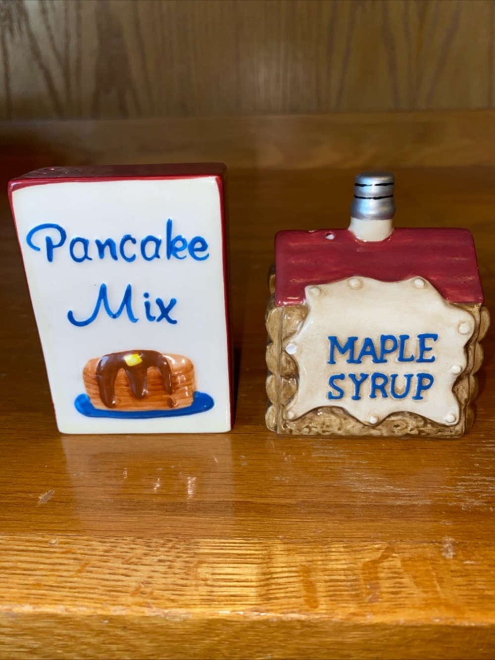 Vintage 1997 Ceramic Pancake Mix & Maple Syrup Salt Pepper Shakers Kitchen Decor